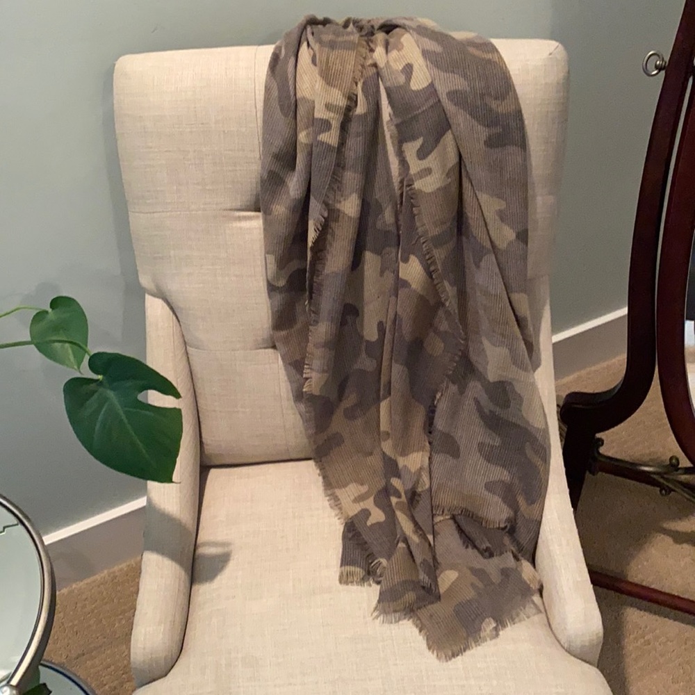 Stella and dot camo scarf
